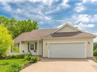 21784 Lincoln Ter, Spring Hill, KS 66083