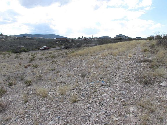 5th image of 118 N Gila Dr