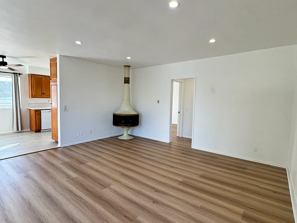 10914 National Blvd #201
