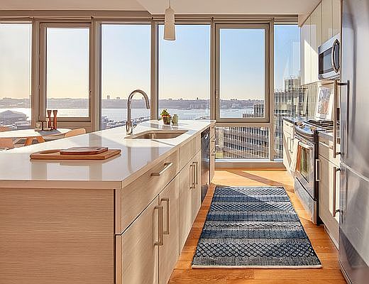 3rd image of 550 W 54th St APT 600