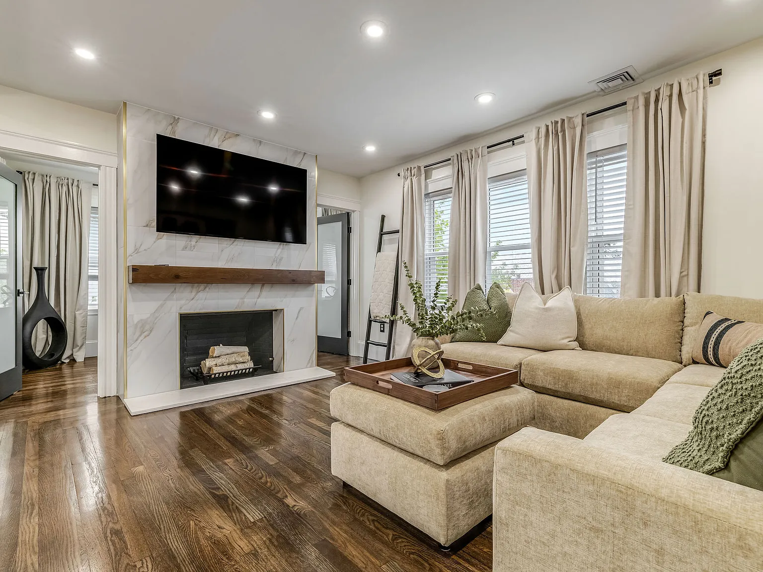3 bed, 1.5 bath, 1200 sqft, $7,800 — Photo 2