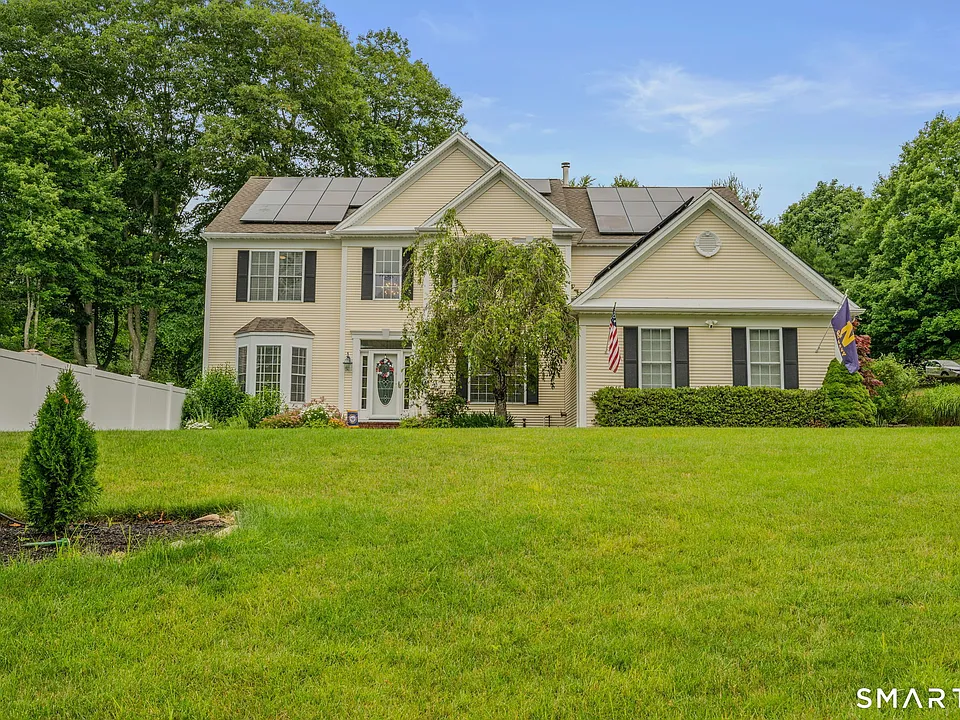 11 Windrose Dr
