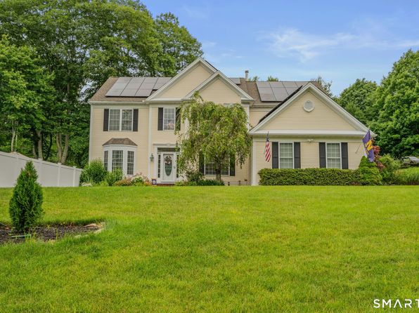 11 Windrose Dr