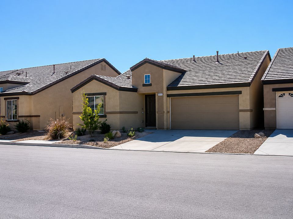 1st image of 3377 Glacial Lake St