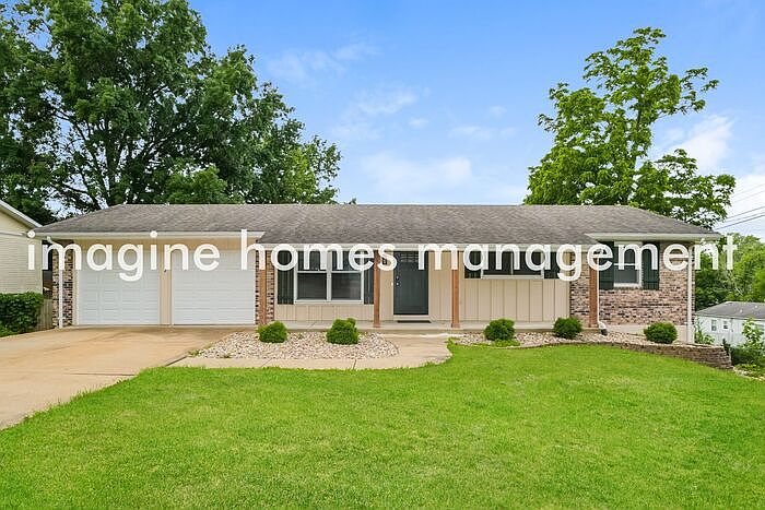 1st image of 302 Clara St