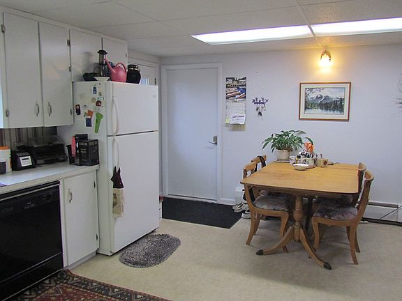 4th image of 447 E 10th St