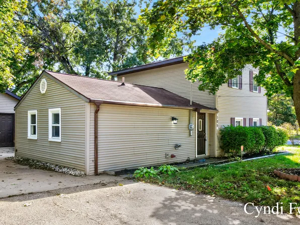 105 Six Mile Rd NE, Comstock Park, MI 49321