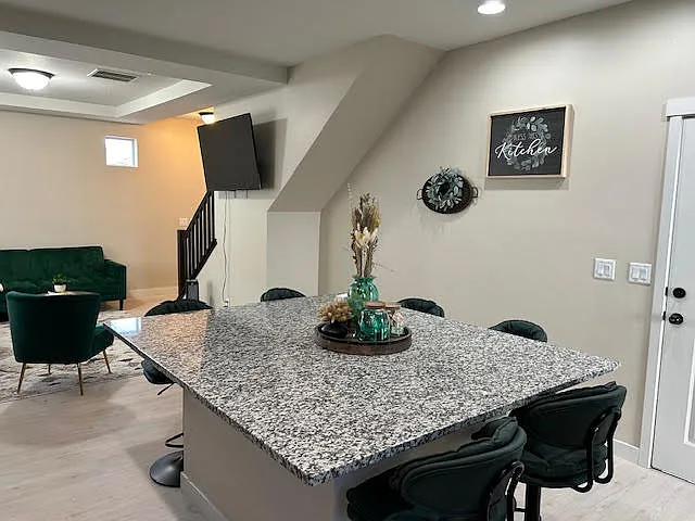 415 S 740 E — Photo 2