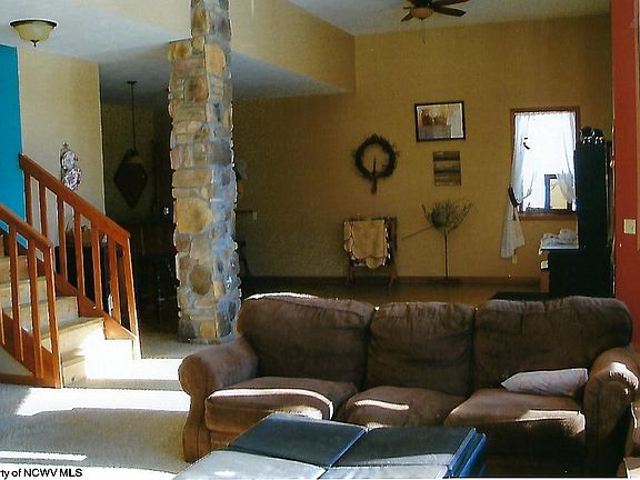 4th image of 476 Whippoorwill Dr