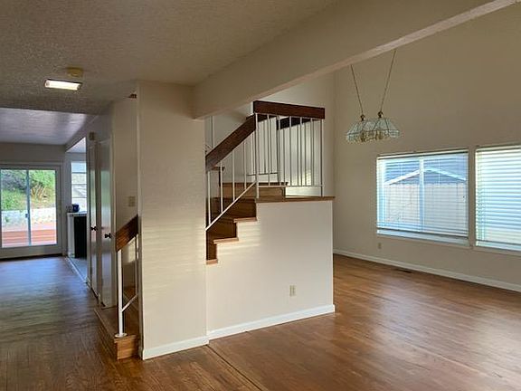 5th image of 836 Maison Way