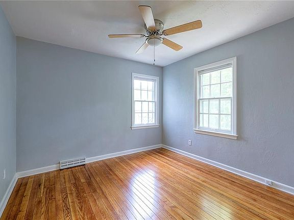 5th image of 14 E Navajo Ln