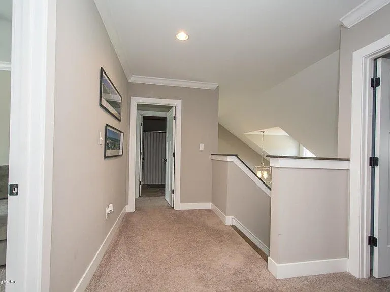 1704 Coral Ct — Photo 11