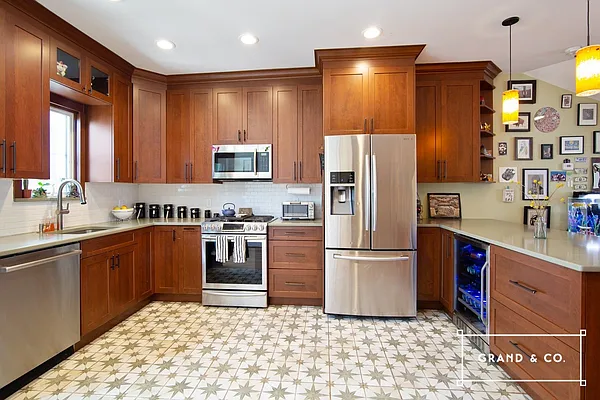 Sold by Grand & Co. | media 3