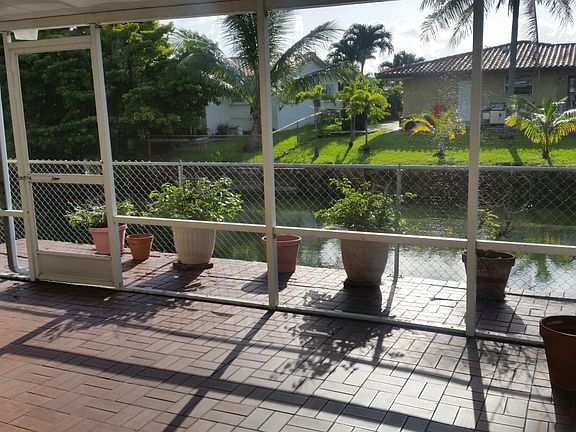 Screened Porch/Canal View