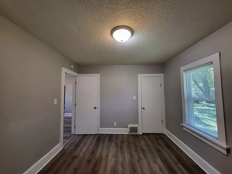 3916 Cambridge St — Photo 19