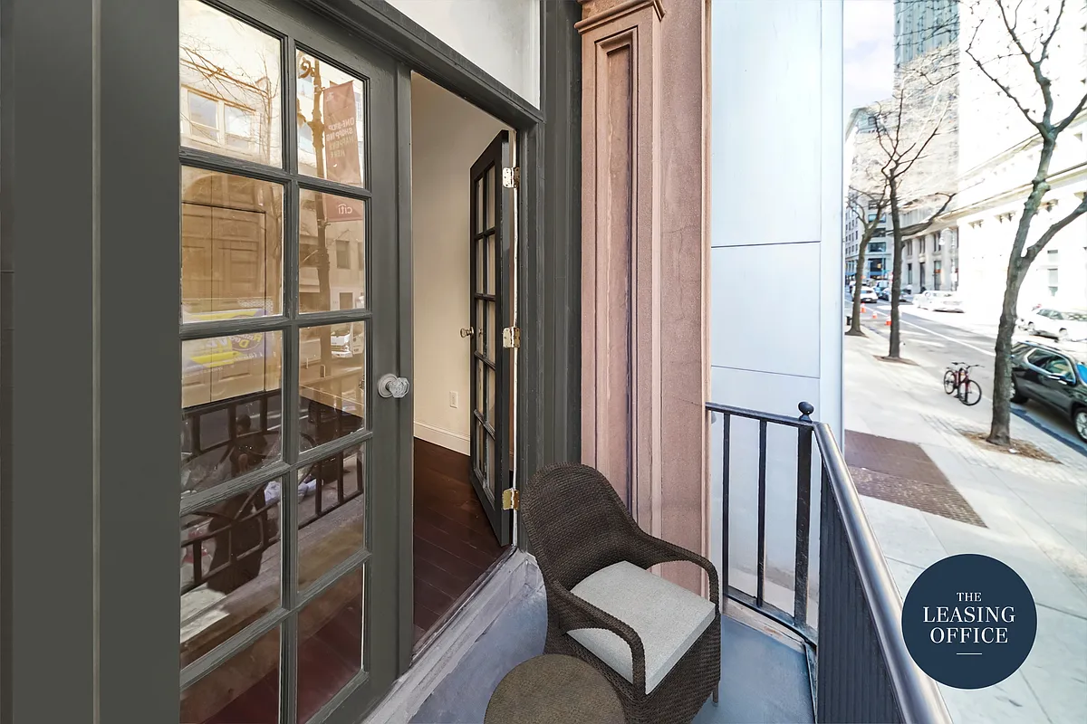 Building Photo - 118 E 18th St #2