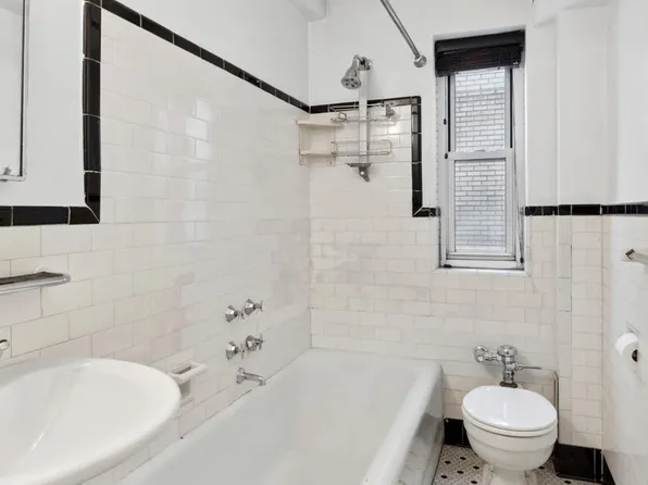 227 East 57th Street image 6 of 8