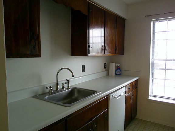 Perfect size kitchen, adjacent to the dining area.