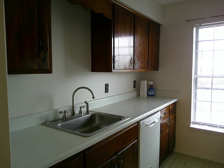 Perfect size kitchen, adjacent to the dining area.