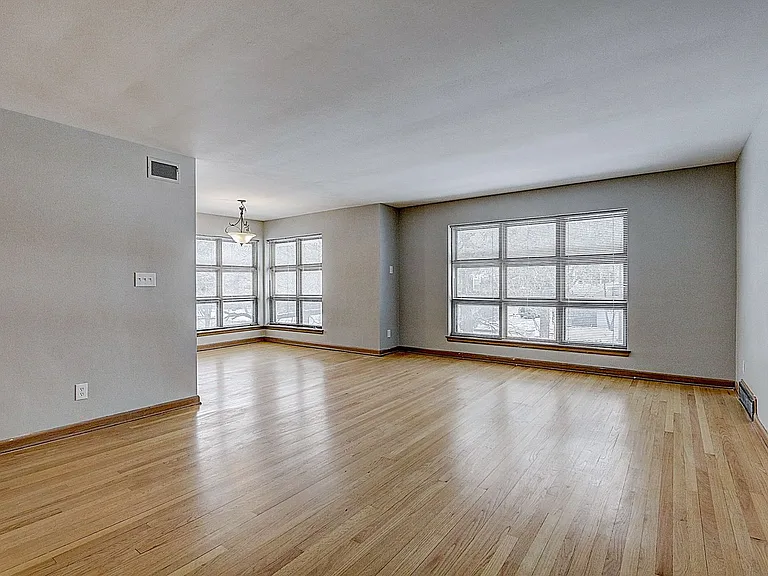 4802-12 W Wells St — Photo 7