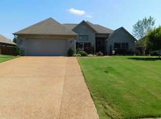 215 Greenhill Dr, Jackson, TN 38305