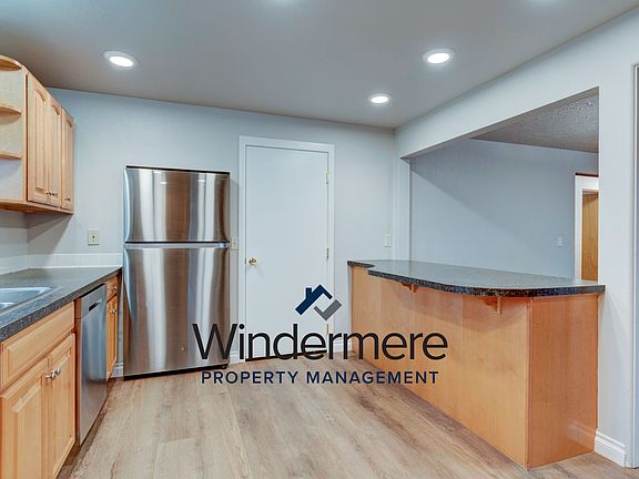 3rd image of 1000 SE Ireland St