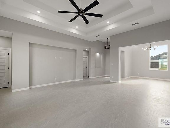 3rd image of 6841 Woodlands Ave