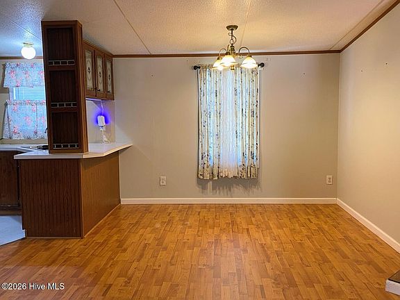 4th image of 821 Lewis Drive