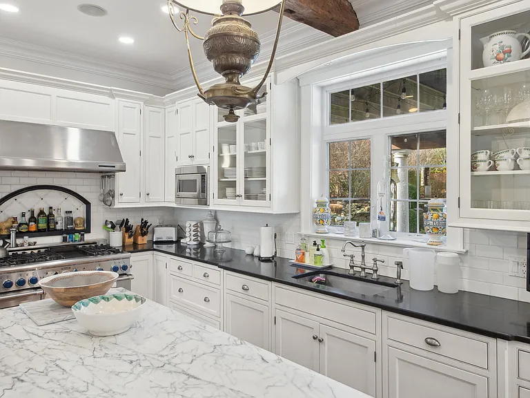 371 Sag Harbor Tpke — Photo 14