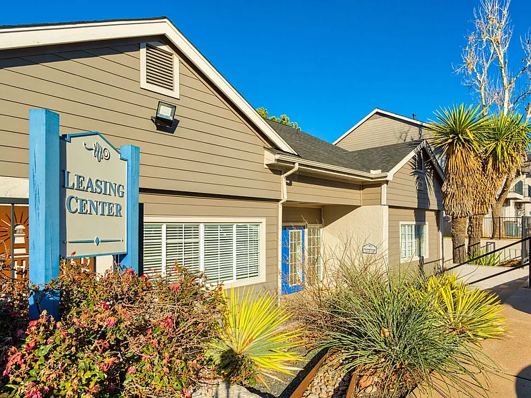 Lake Hefner Townhomes — Photo 7