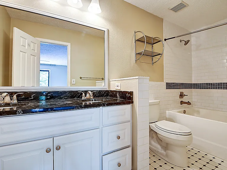 311 E Saint Clair St — Photo 15