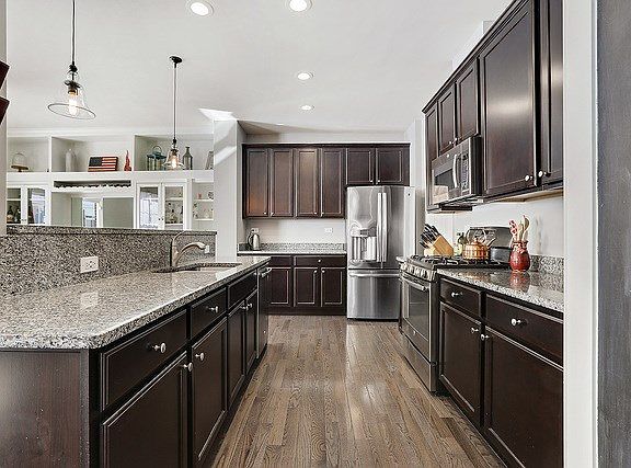 4th image of 10635 W 153rd Pl