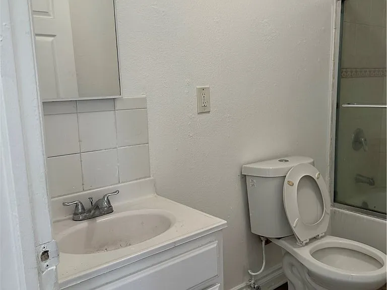2710 W 54th St #1/2 — Photo 11