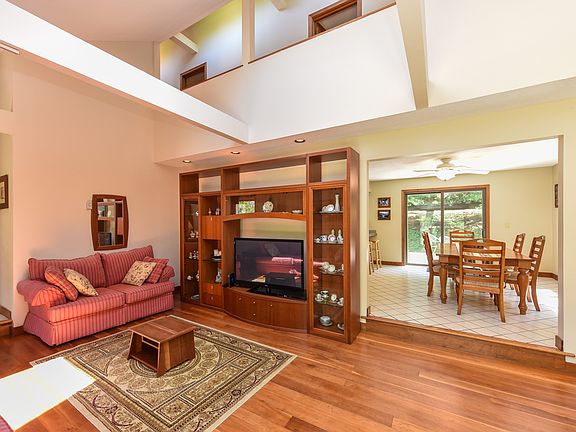 5th image of 506 E Hyerdale Dr