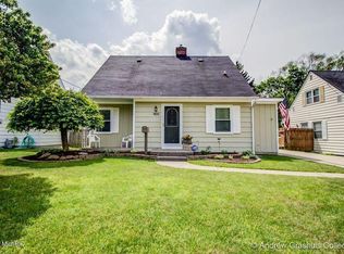 900 Colrain St SW, Wyoming, MI 49509