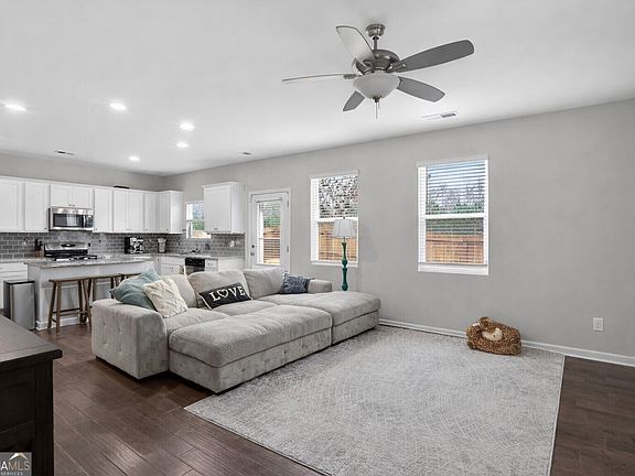 3rd image of 594 Summit Point