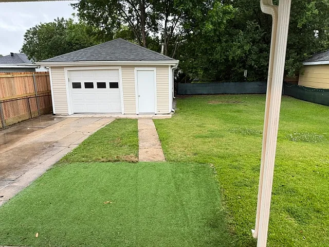 single garage plus room for lots of additional storage and/or equipment.