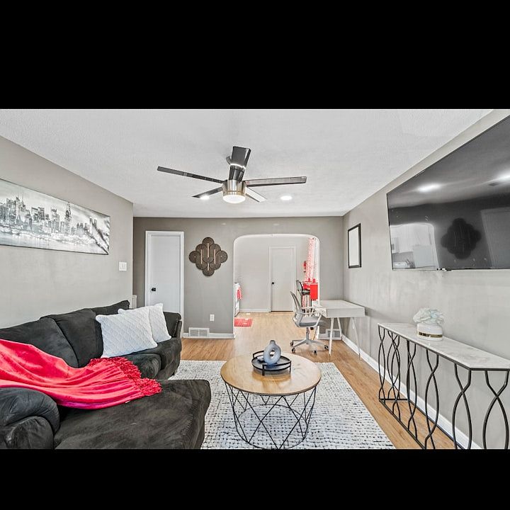 1st image of 7103 Oxford Ave #2