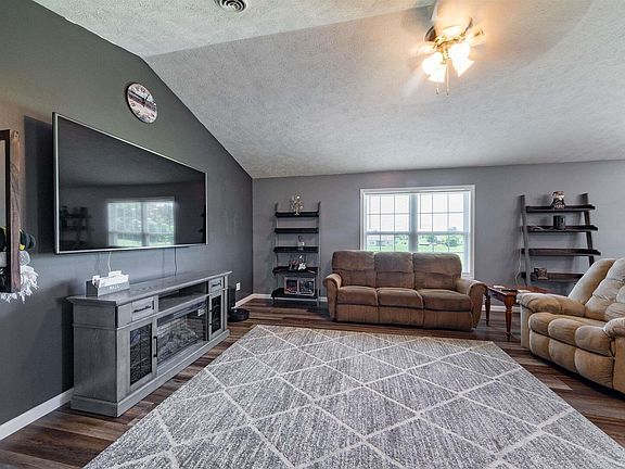 5th image of 766 Creekside Ln