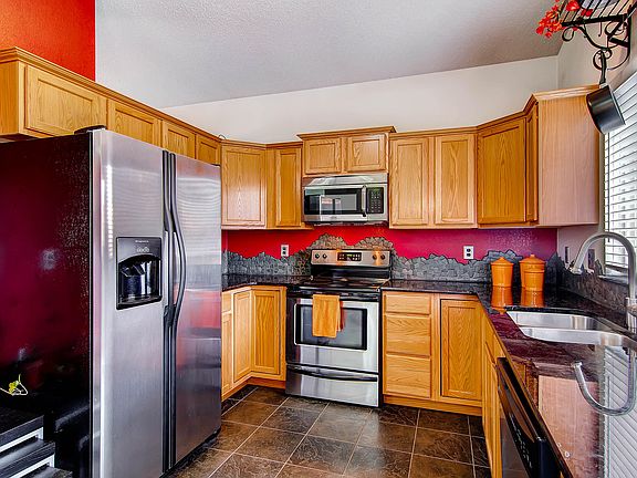 Kit w/granite & stainless ap