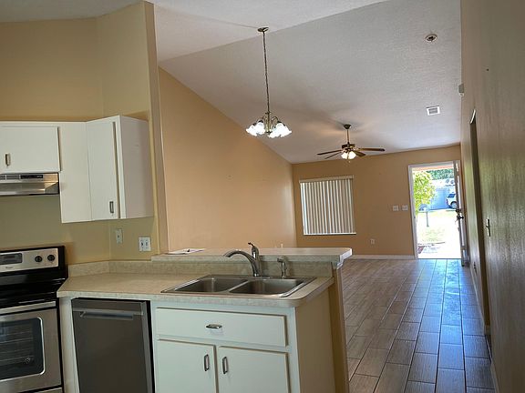 3rd image of 85 Providence Ln