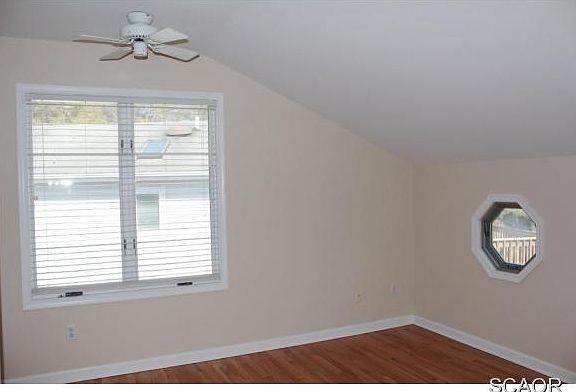 4th image of 422 Tamarack Dr