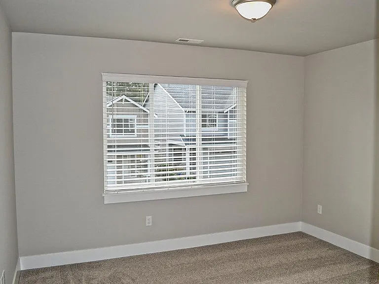 6911 Lennon Ln NE — Photo 10