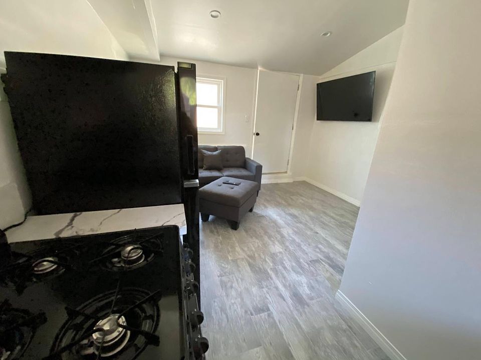 1st image of 2472 Glenrose Ave #1/2