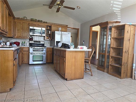 4th image of 615 Meadowbrook Dr