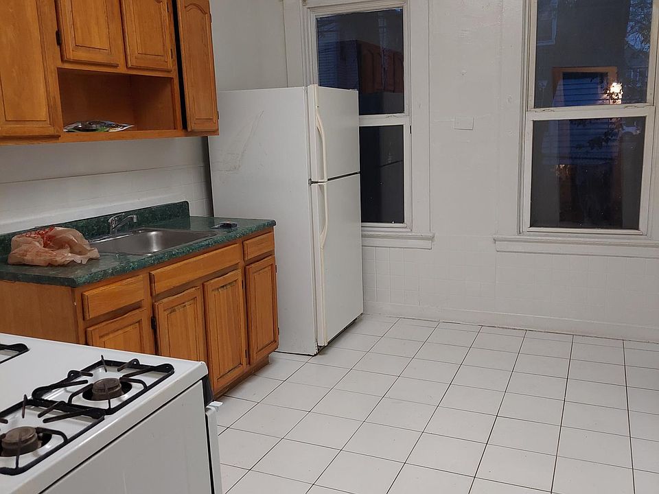 1st image of 264 Amherst St Floor 1