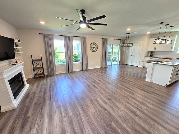 3rd image of 8985 Royal River Cir