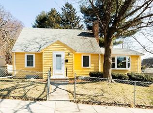 25 Magee St, Hyde Park, MA 02136