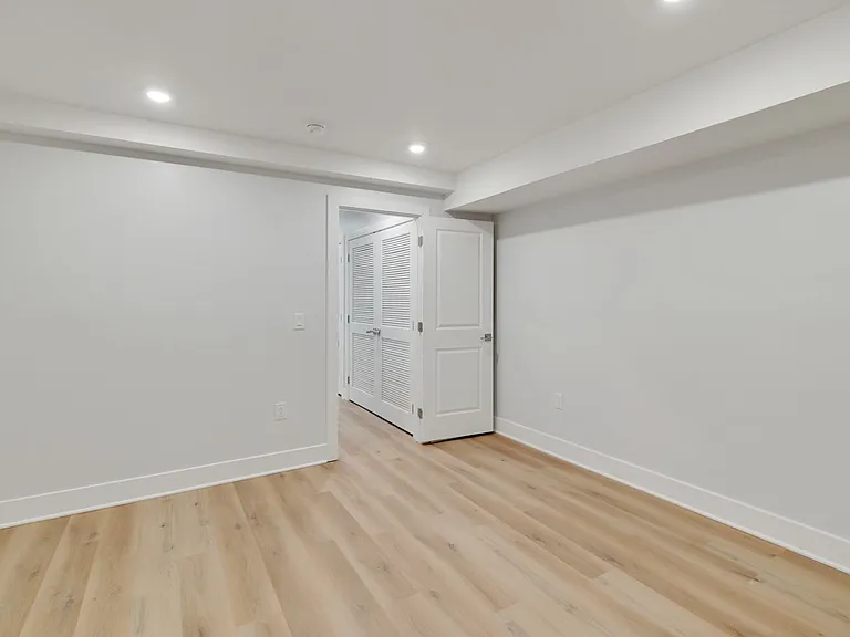 1723 Memorial Ave — Photo 19
