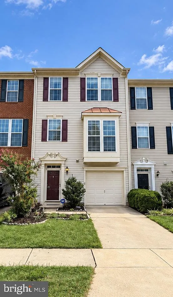 3 bed, 2.5 bath, 2182 sqft, $3,000 — Photo 1